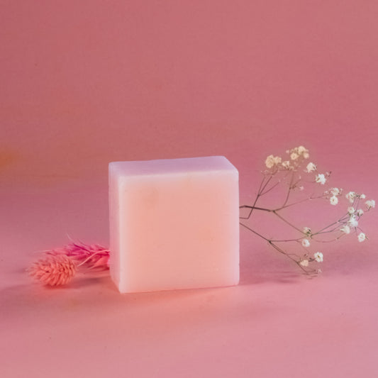 SAVON À L'HUILE ESSENTIELLE DE PLANTE
